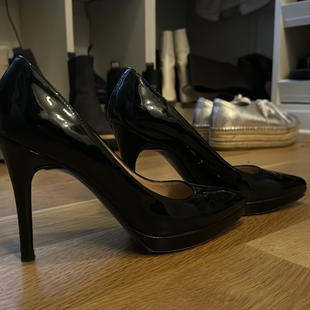 Black patent leather pumps